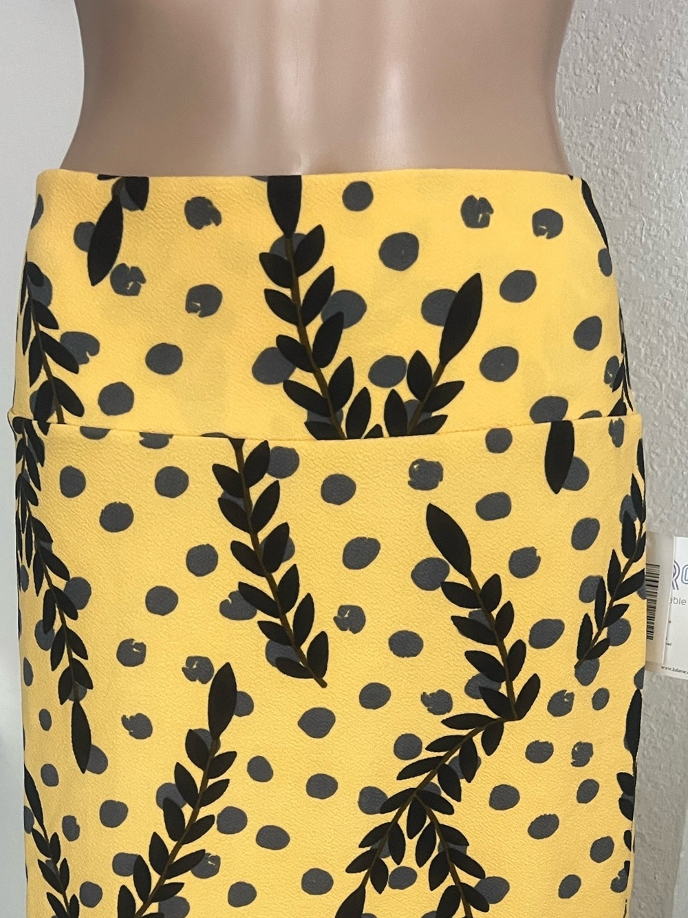 NWT LuLaRoe Yellow,with Black Leaf & Dot Print,full stretch,pull up skirt 3XL